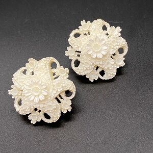 Vintage Floral Celluloid Plastic Clip On Earrings Filigree Cream White 50's